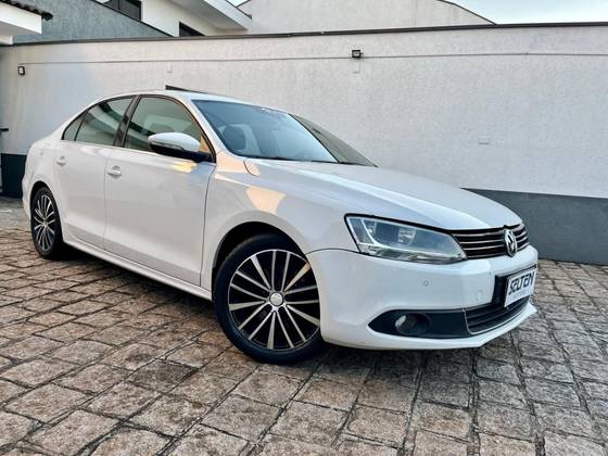 VOLKSWAGEN JETTA 2.0 TSI HIGHLINE 211CV GASOLINA 4P TIPTRONIC VOLKSWAGEN JETTA 2.0 TSI HIGHLINE 211CV GASOLINA 4P TIPTRONIC